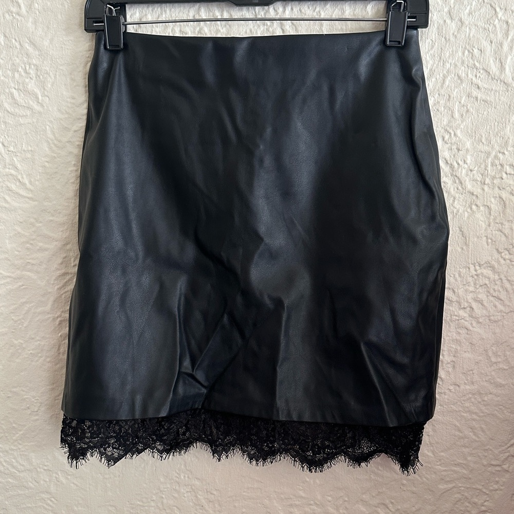 BCBG Black Faux Leather Floral Eyelash Lace Trim Mini Skirt XS NWT